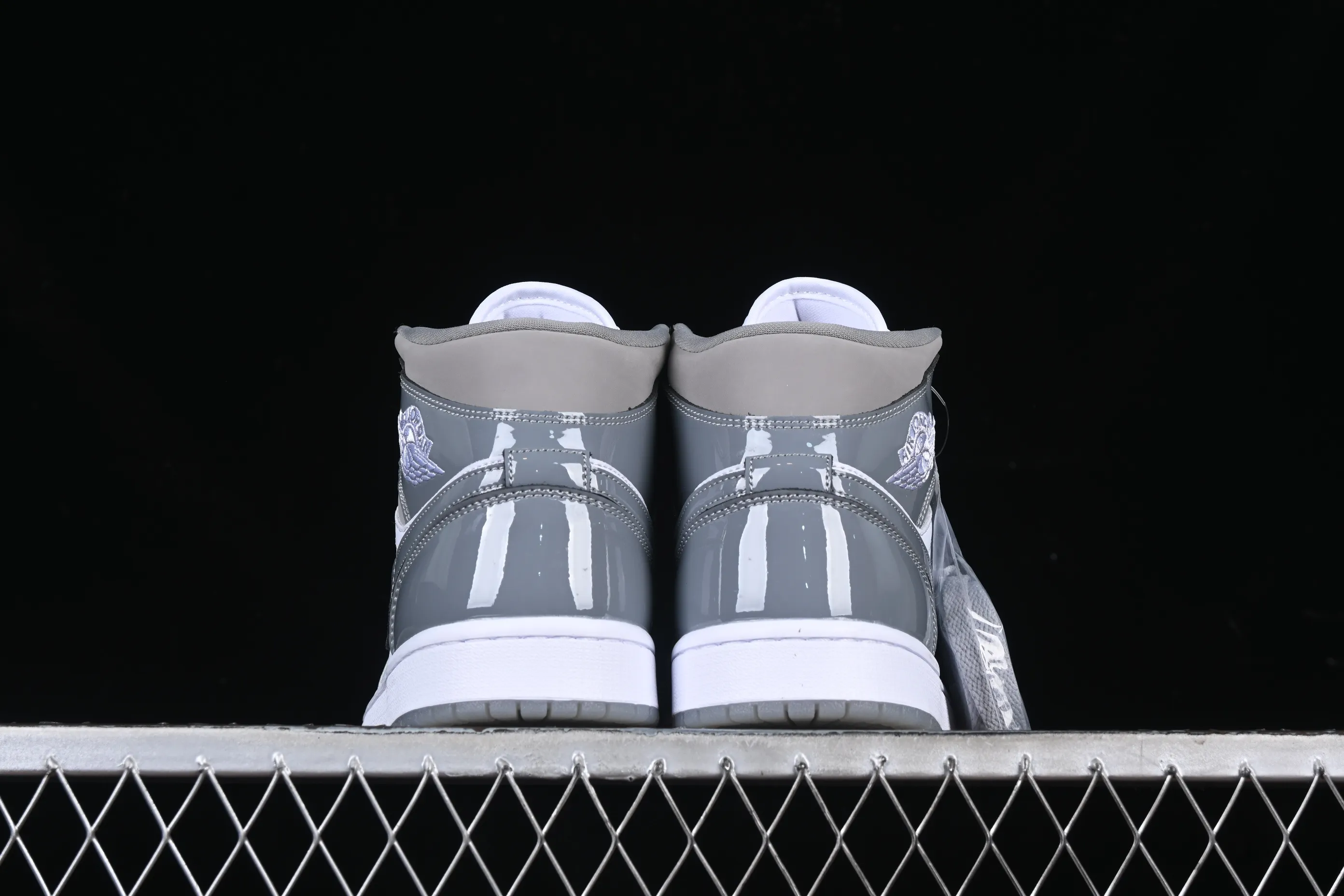 All categories Air Jordan Jordan series basketball shoes Air Jordan 1 Mid Air Jordan 1 Mid AJ1 Joe 1 patent leather white gray Zhongbang basketball shoes HF3216-100